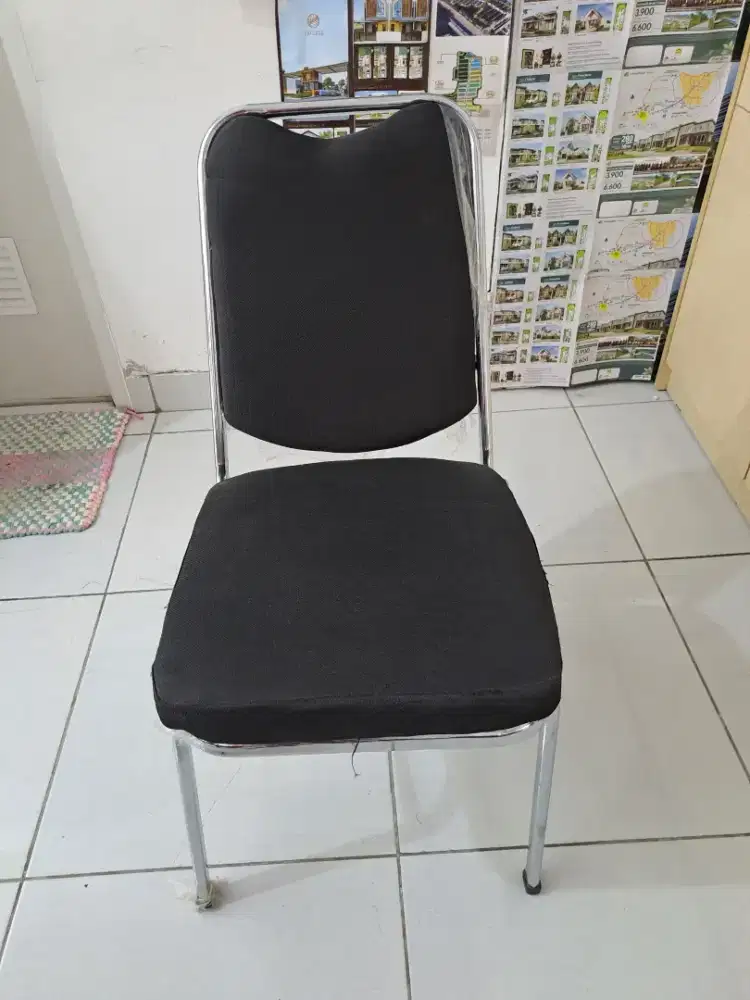 Kursi besi kuat kokoh