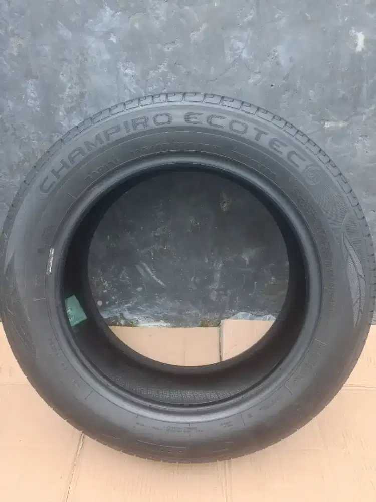 Ban second merek dunlop 195/60 R.16 tahun 2023