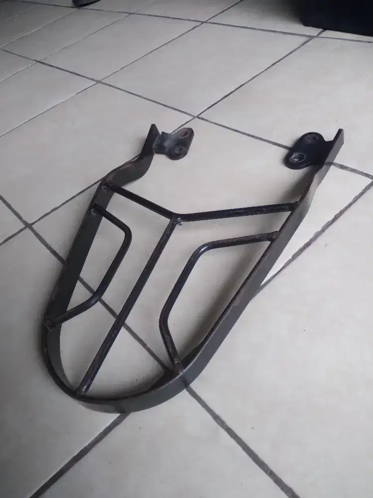 Braket belakang revo