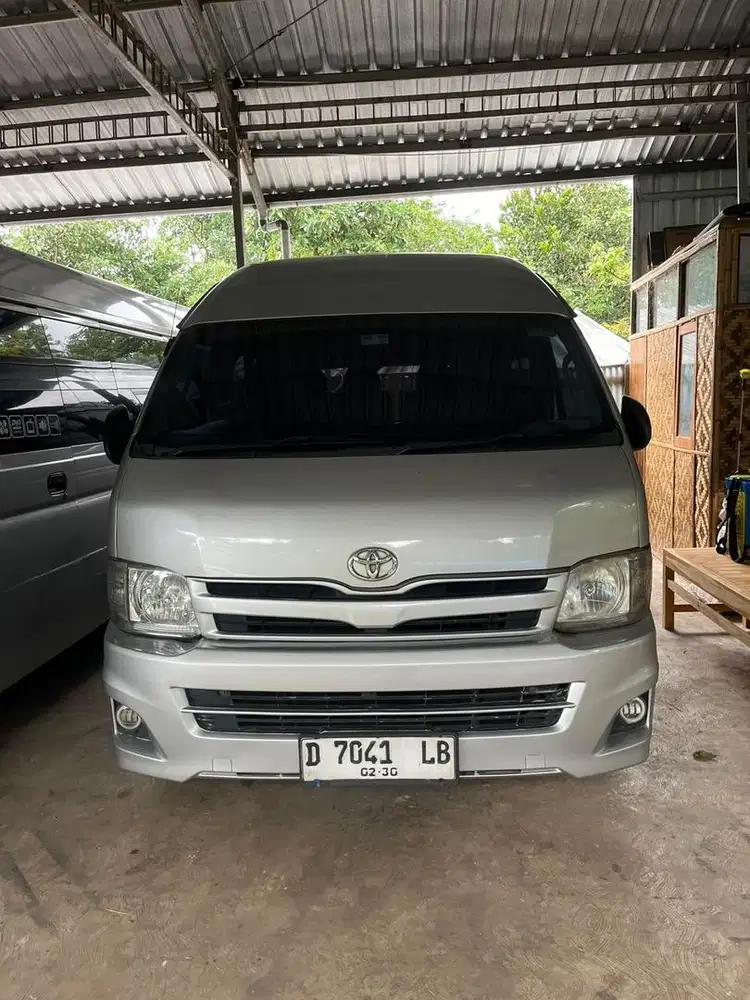 Hiace commuter 2012