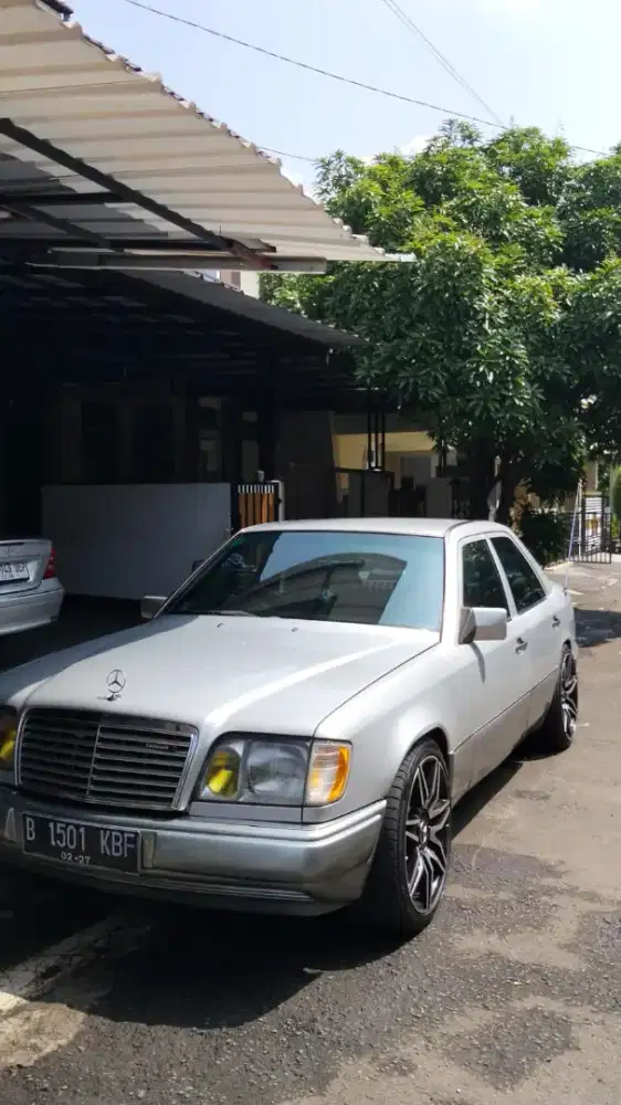 Mercedes Benz E230 Automatic tahun 1993