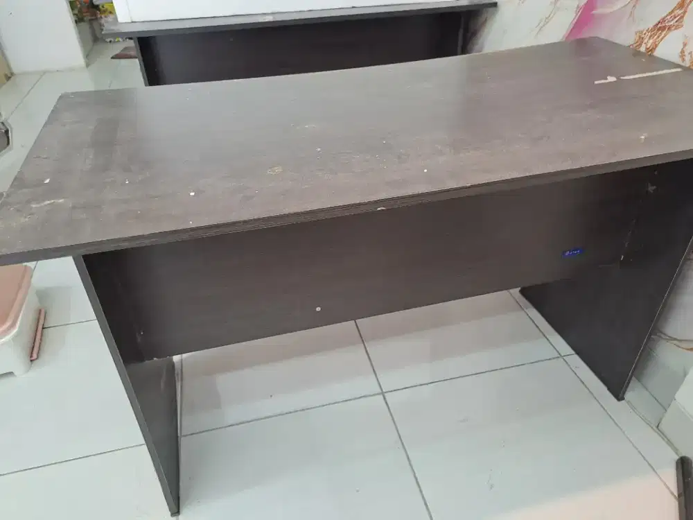 Meja kantor/meja belajar