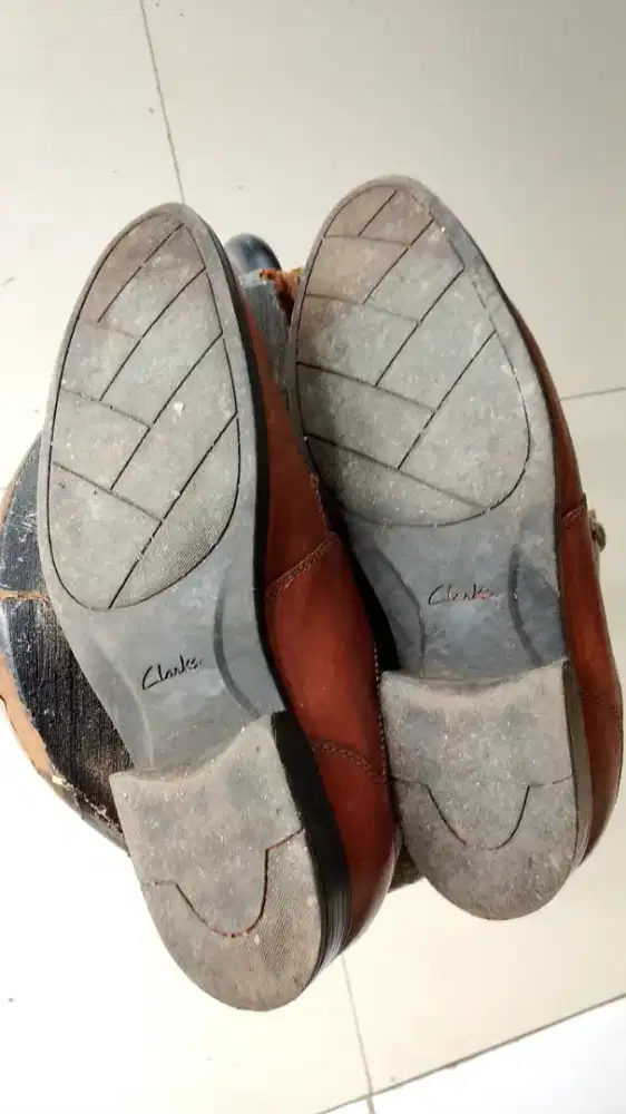 Sepatu Clarks Tilden Cap Dark Tan Leather