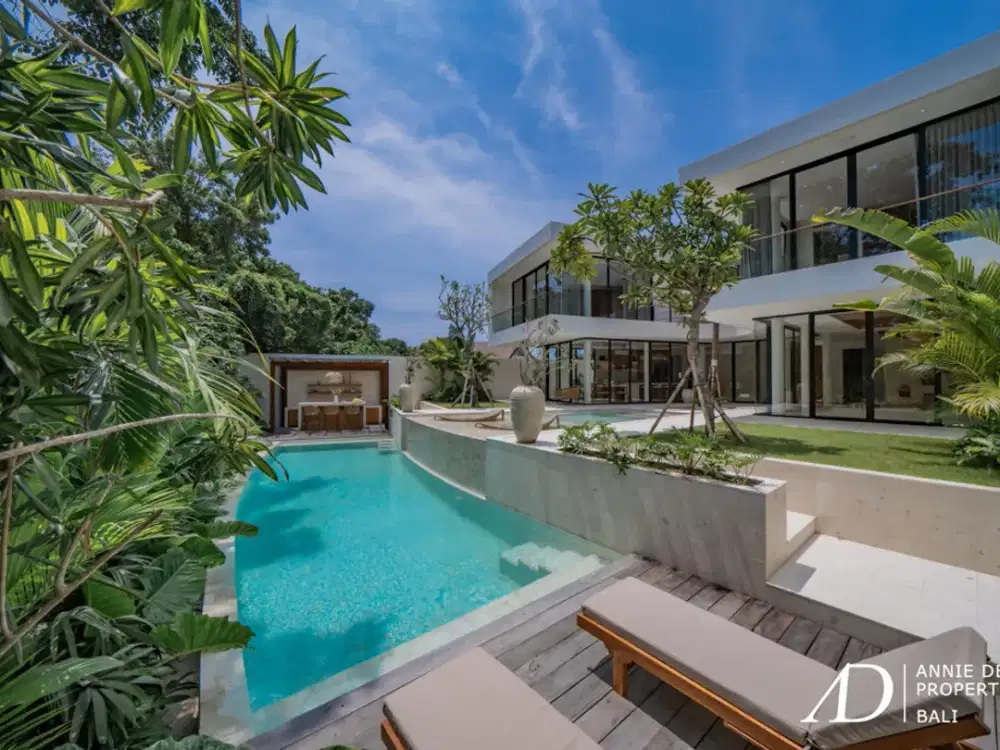 FREEHOLD 4-BEDROOM VILLA IN UMALAS - MODERN LUXURY & TROPICAL LIVING