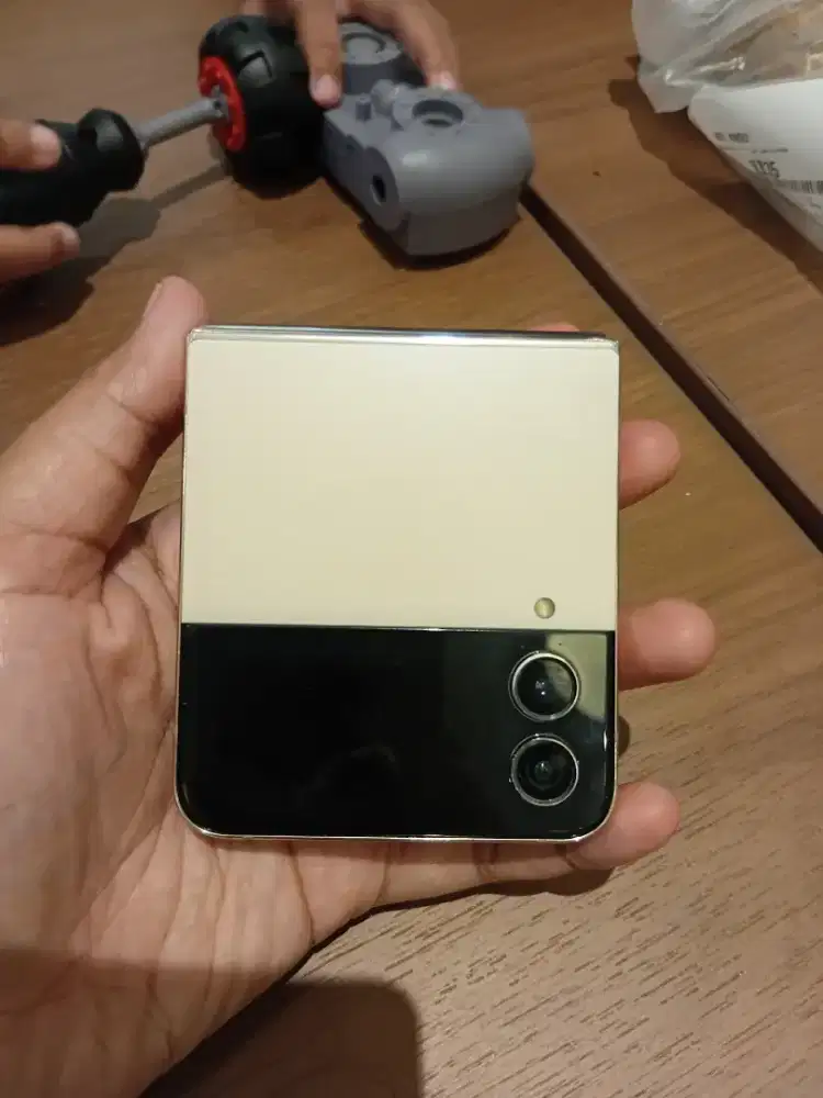 Samsung Z Flip 4 256gb Gold Mati