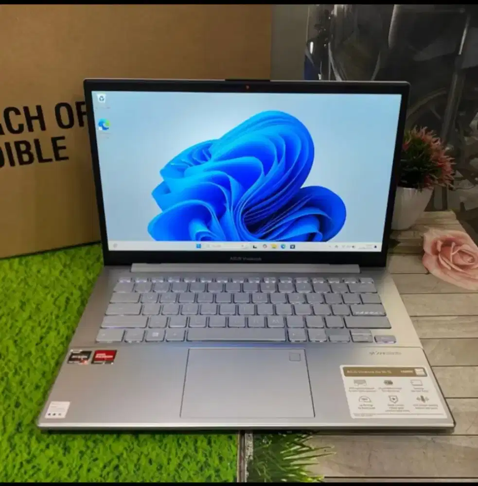 Asus Vivobook Go 15 OLED Ryzen 3 7320U | RAM 8GB SSD 512GB | MULUS