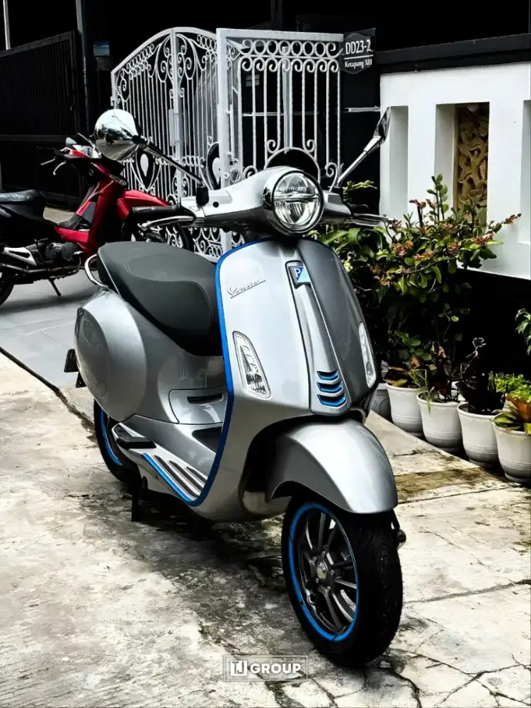 FOR SALE!! Vespa Elettrica 2023