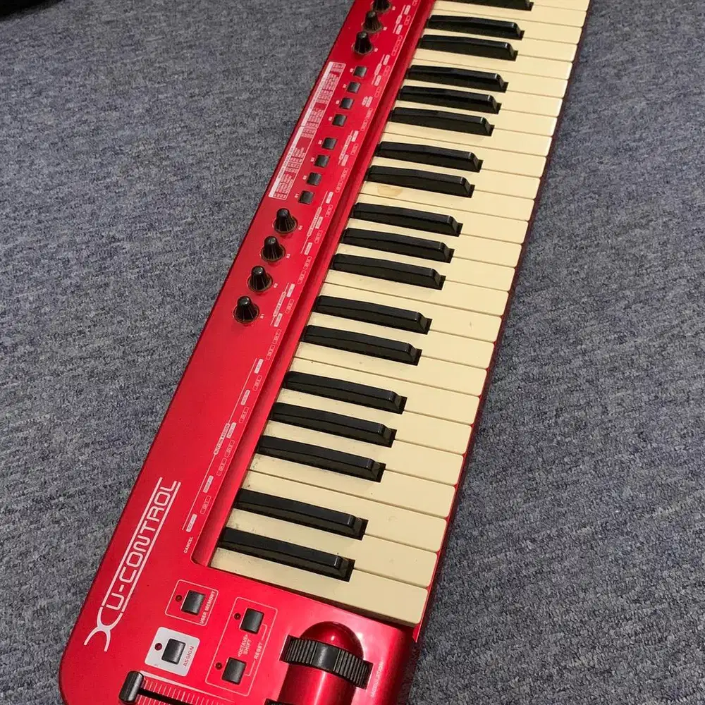 Midi contrer behringer UMX 61