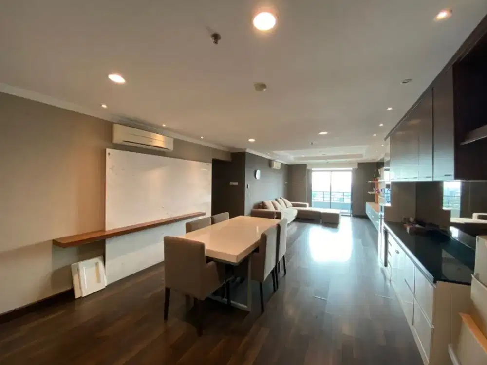 JUAL APARTEMENT SEMI PENTHOUSE GRAHA FAMILI PRIMA