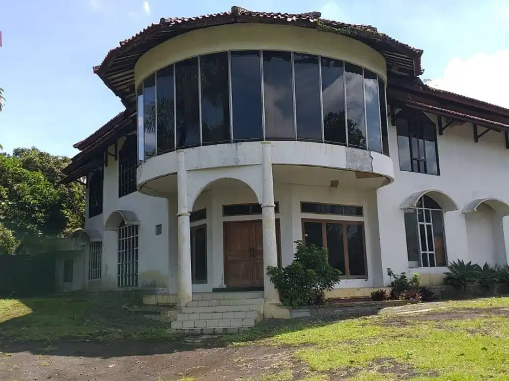 Dijual tanah dibawah harga pasaran bonus rumah vintage 2 lantai strategis Dago Mainroad Bandung
