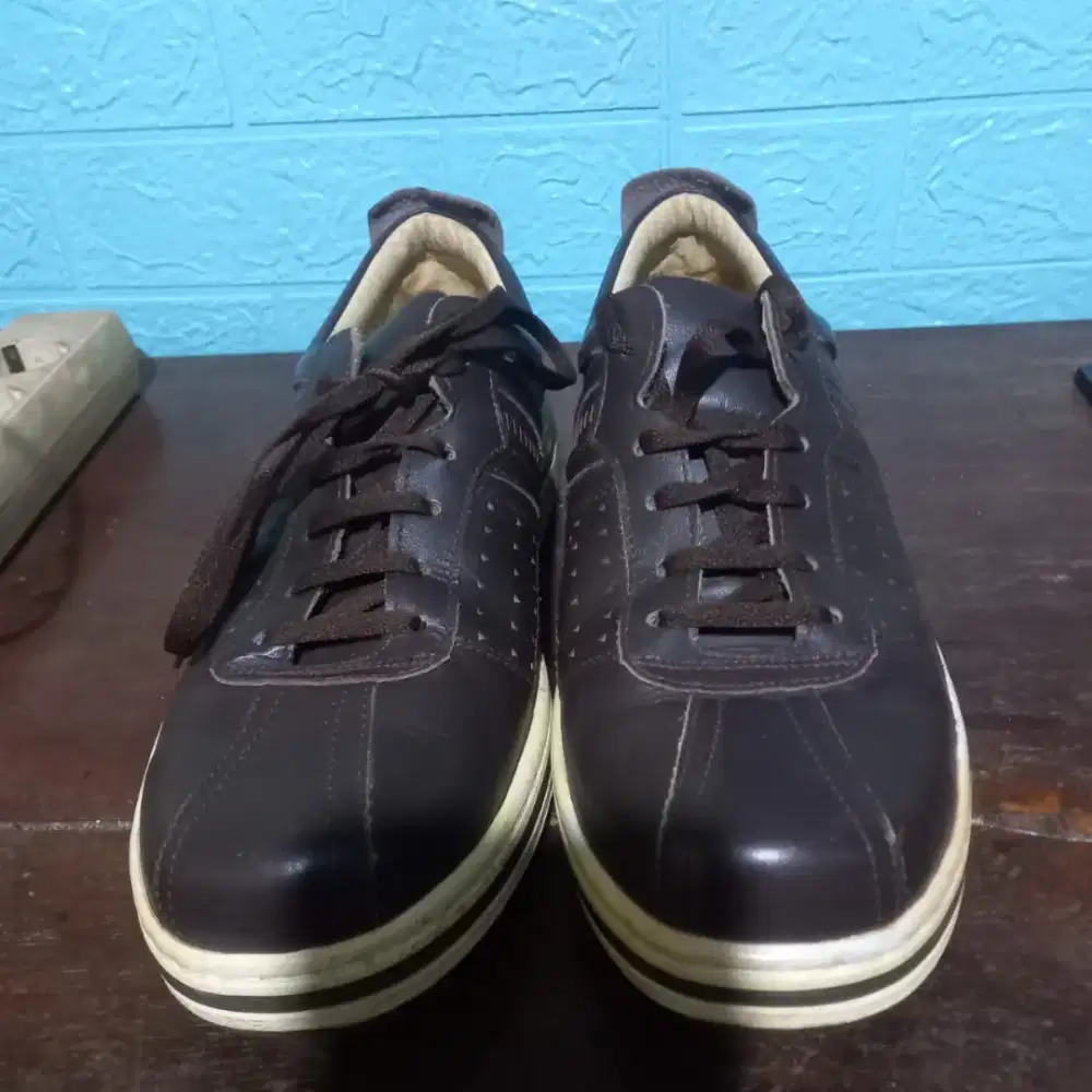 Sepatu kulit cokelat size 42 made in Taiwan