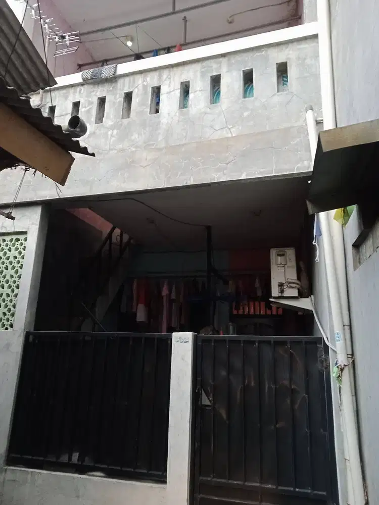 Disewakan Rumah Strategis & Nyaman dekat Stasiun Klender Jakarta Timur