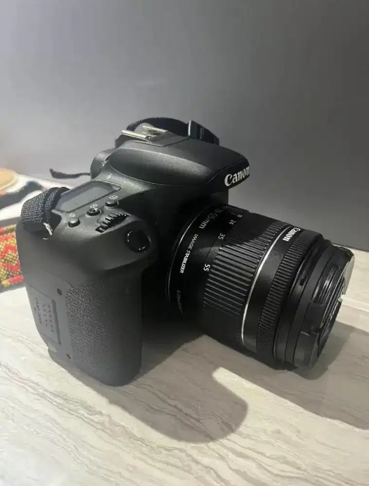 Kamera Canon EOS 77D