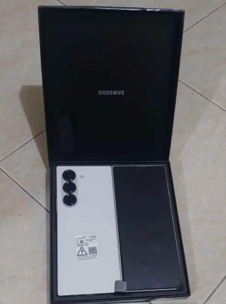 Samsung z fold 6 5G 12/256 resmi white garansi like new fullset ori