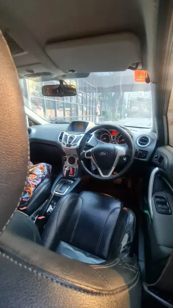 Ford fiesta sedan 2012 matic / AT