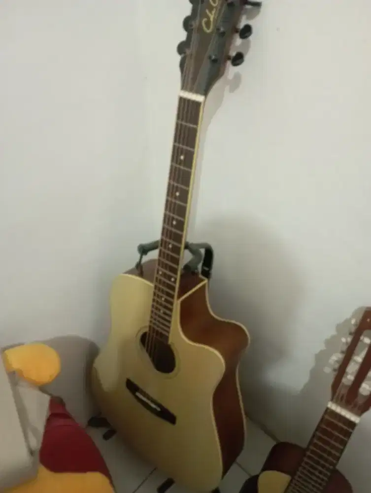 Gitar akustik mulus jarang skali dpake.