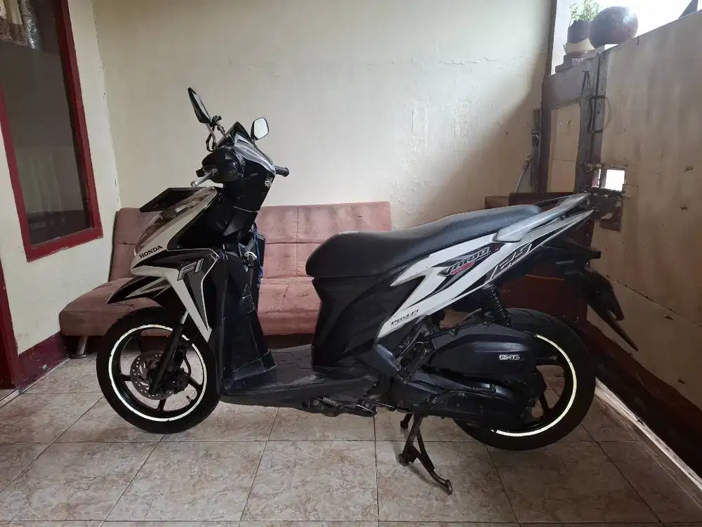 Vario 125 tahun 2012 Warna Hitam-Putih