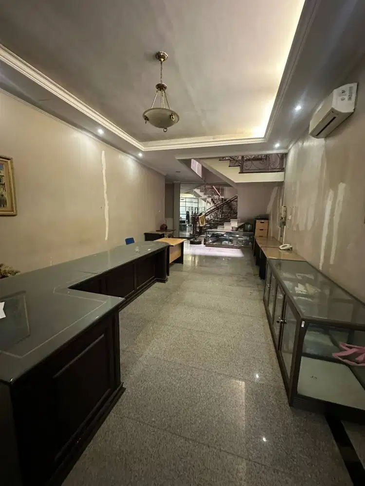 Disewakan Ruko Strategis Ry Kartini Surabaya Lebar 9 m Siap Usaha Nego