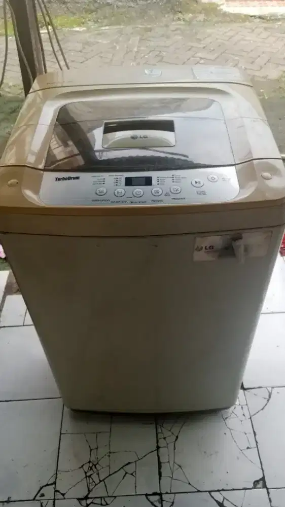 mesin cuci 1 tabung merek LG
