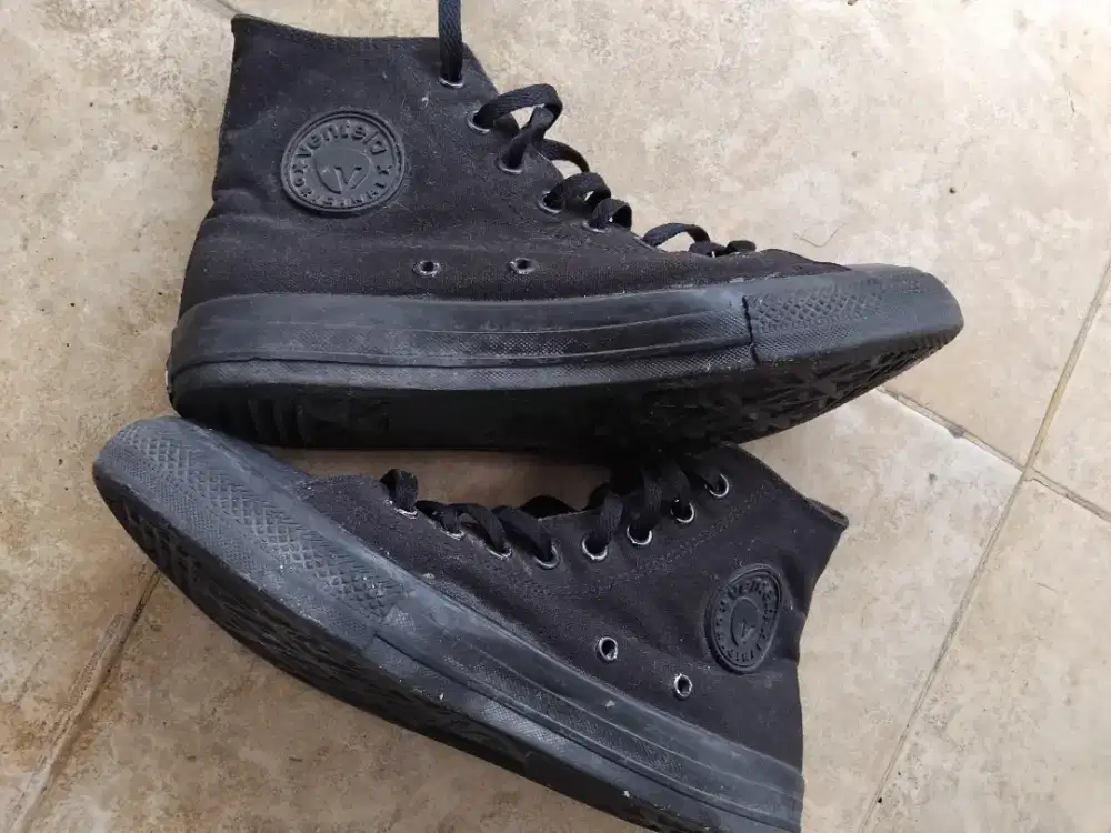 sepatu boot vantela size 42 (no.9)