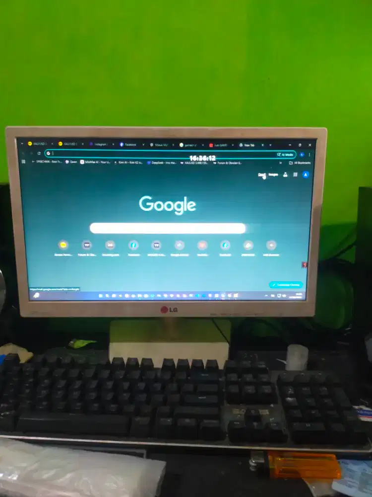 Monitor komputer merk LG 19.5 inch