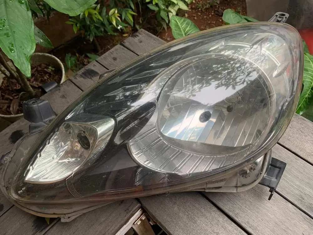 Headlamp Batok Lampu Brio Gen1 (kiri)