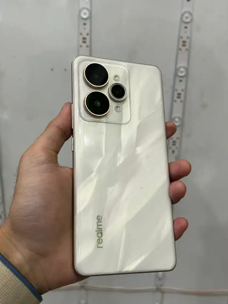 Realme 15pro 12/256gb.