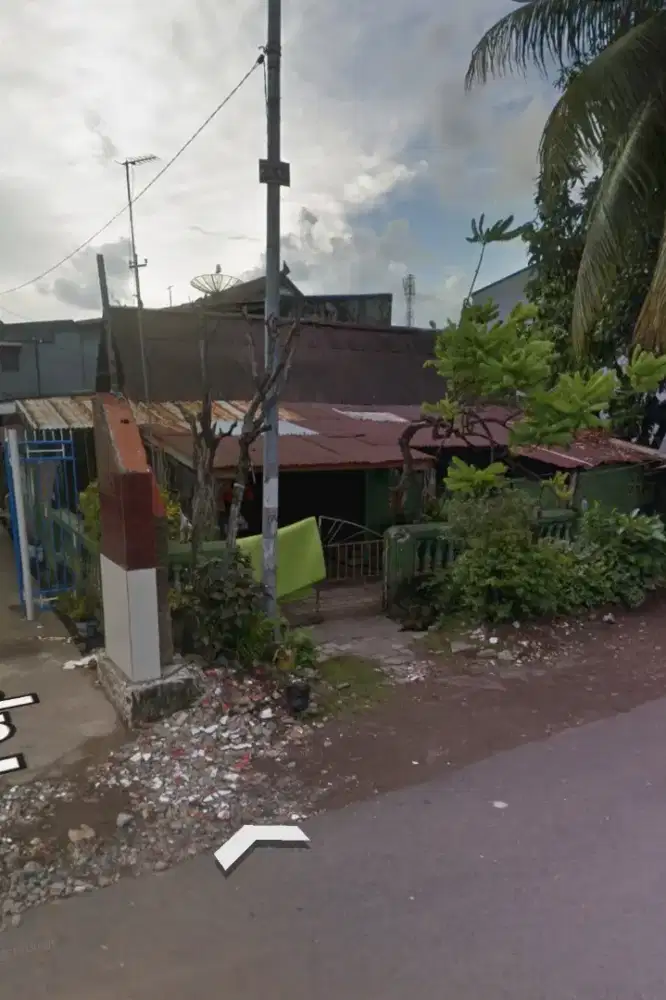 Dijual rumah tua posisi sudut di jalan Tupai cocok cafe