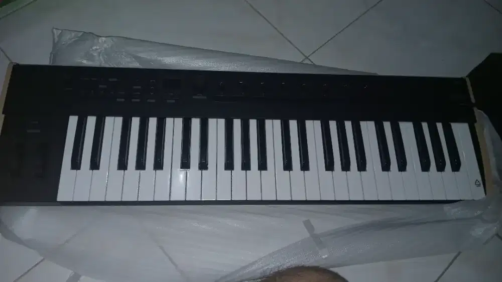 Dijual MIDI controller Korg Keystage 49