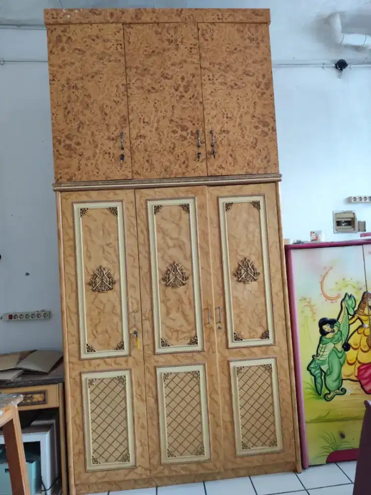 Lemari 3 Pintu 2 Susun