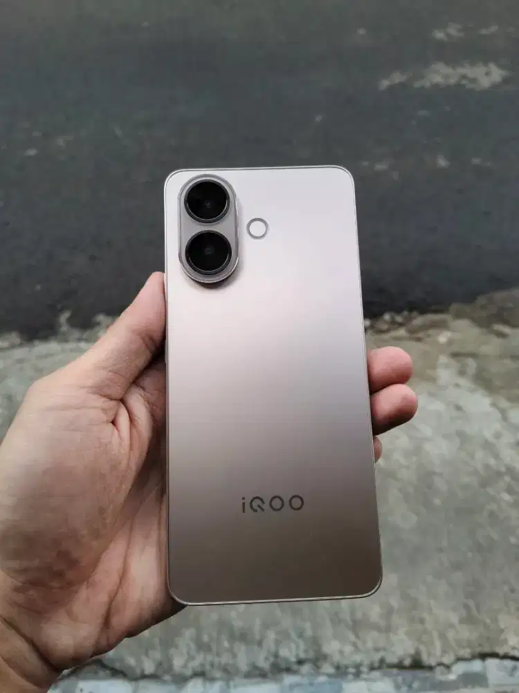 iqoo z10r 8/256gb garansi 11 bulan lgi no minus