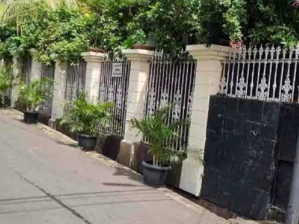 Rumah Mewah 1lt halaman luas dan Asri