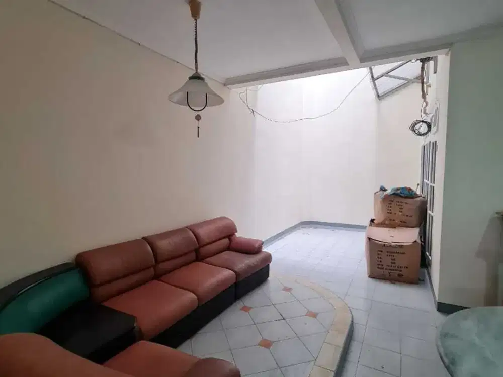 Jual Rumah PIK 184m SHM 2 lantai Termurah