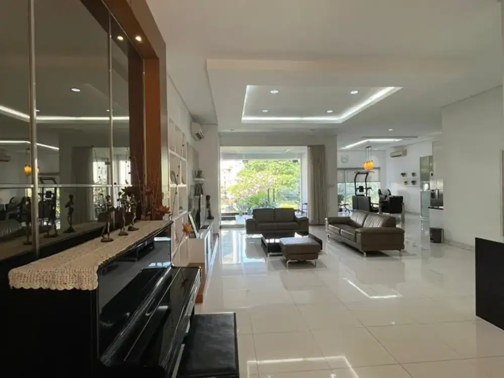 RUMAH MEWAH PIK1 Uk10x30 View Danau Strategis Dekat TOL