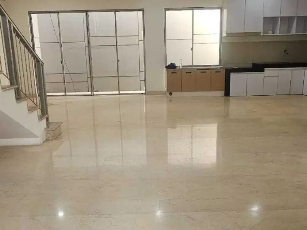 Sewa Rumah golf island PIK luas 10x15 ada 3 AC rapi siap huni