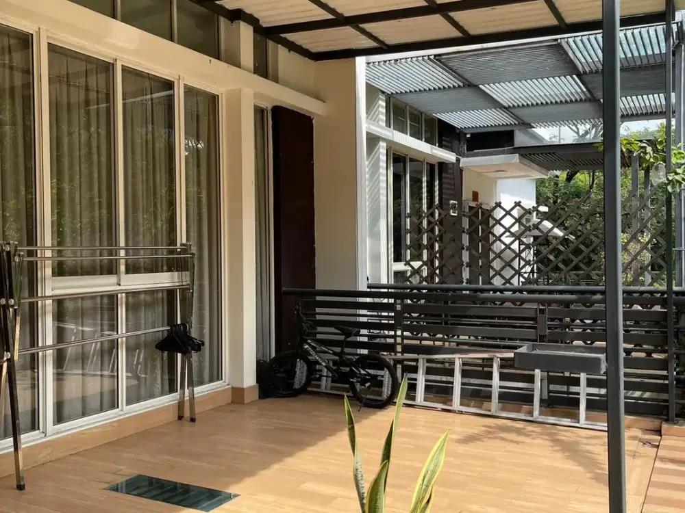 Disewakan Rumah PIK 1 furnish 8x15 ada 4kamar 3lantai Bagus siap huni