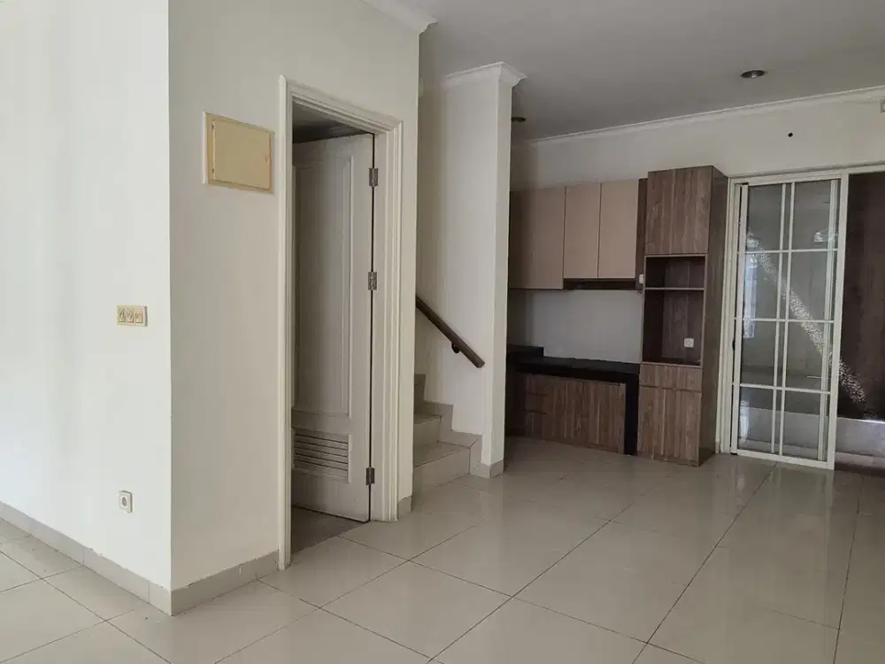 Rumah greenlake city 6x15 cluster eropa view danau bagus termurah