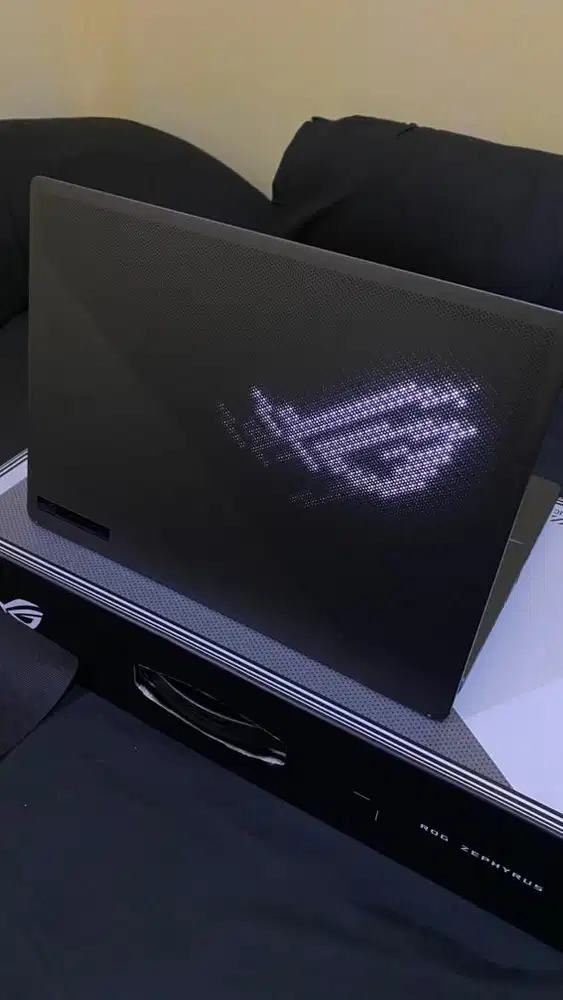 ASUS ROG ZEPHYRUS G14 GA402RJ Anime Matrix LIKE NEW!!