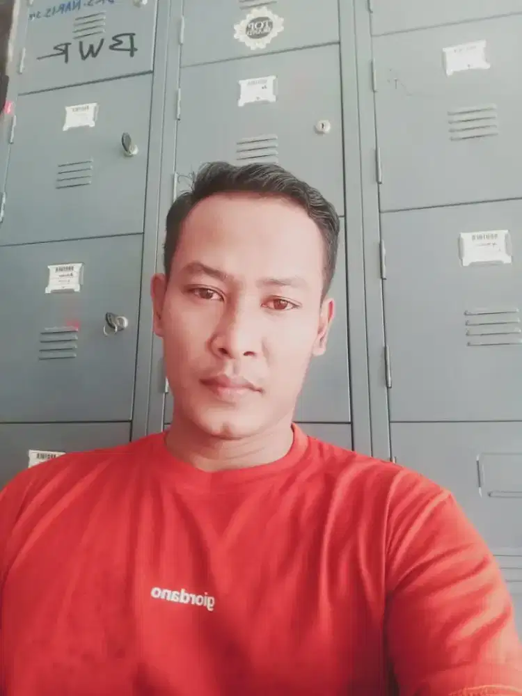 Mencari pekerjaan sebagai supir pribadi atau supir barng modal sim A