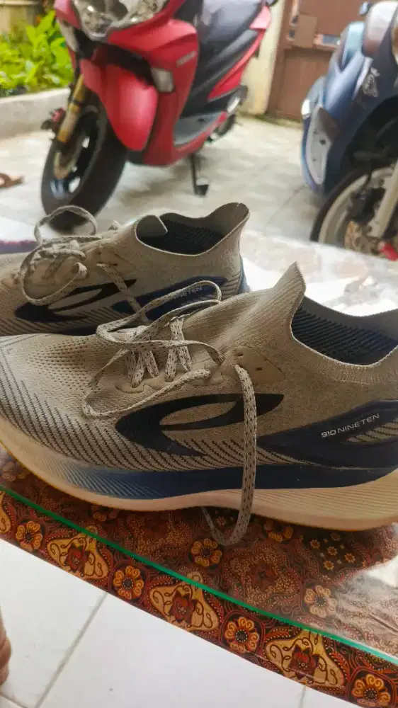 Sepatu 910 Nineten Haze infinik