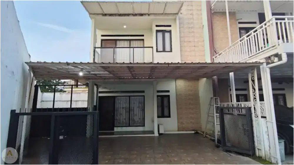 Rumah di arcamanik 2 lantai tanah luas siap huni