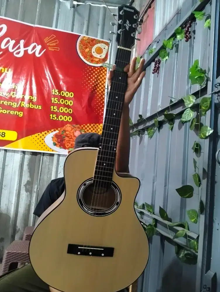 Gitar 1 bulan pakai