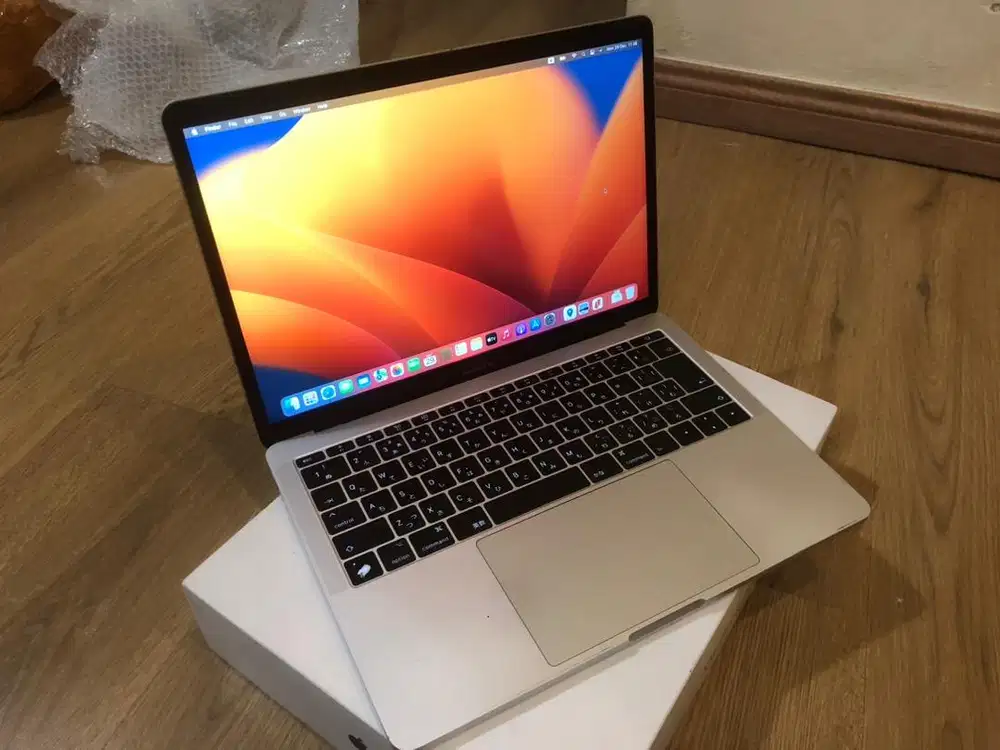 Macbook pro 2017 Ram 16gb + dus Mulus
