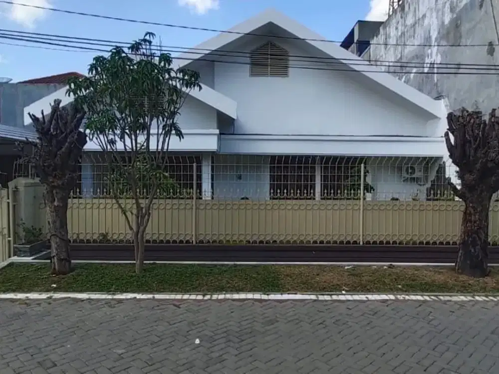 DIJUAL MURAH Rumah 1,5 Lantai 300 m2 Dharmahusada Indah Surabaya Timur
