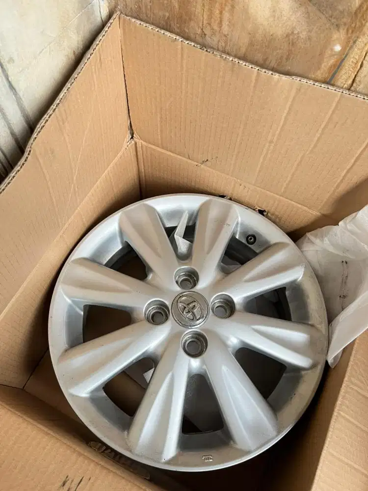 velg bekas toyota yaris bakpau 2013-2014