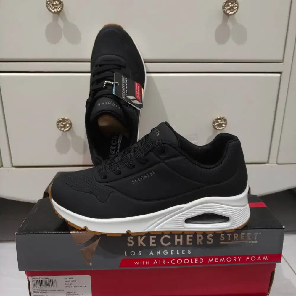 SKECHERS size 37 - Sepatu Women's SKE Street UNO - Stand On Air
