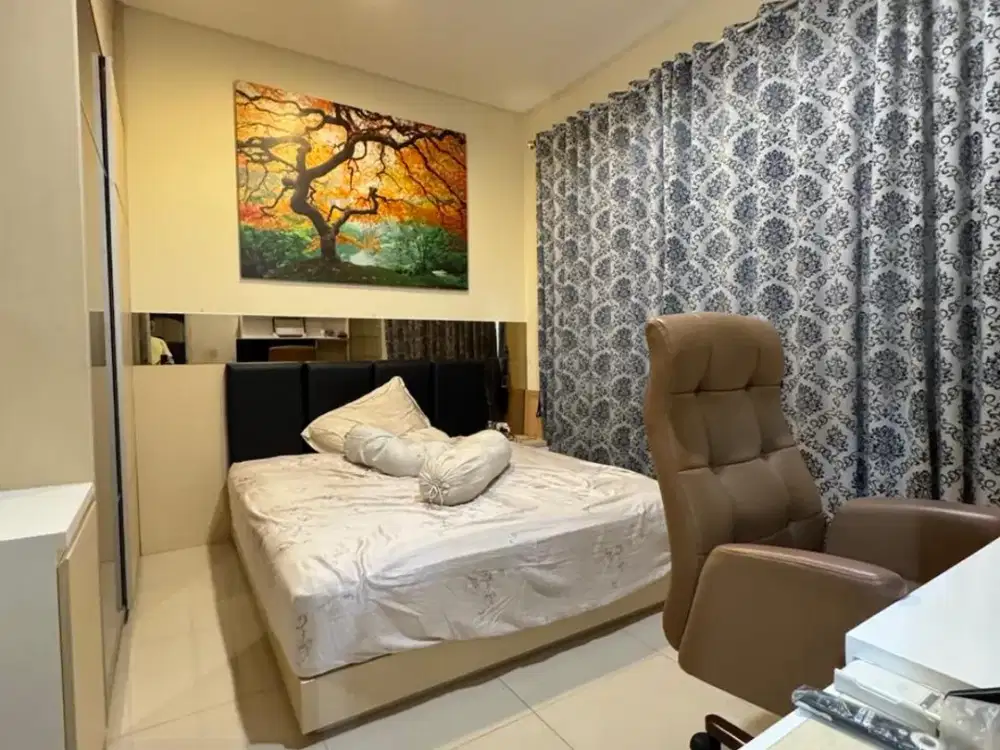 Rumah Bagus Di Green Lake City Luas 8x15m 2 Lantai SHM Semi Furnished