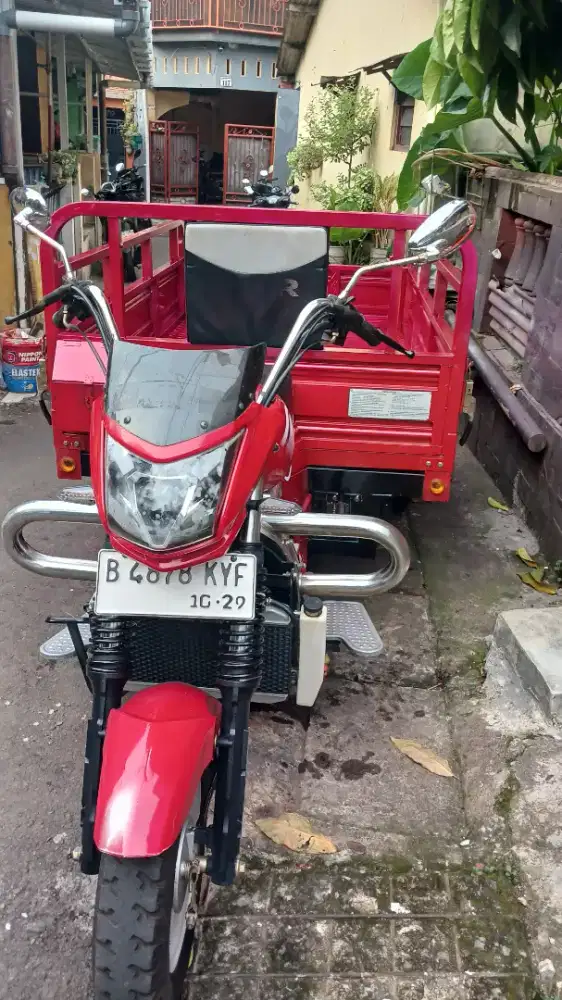 Viar 3 roda cc 200 tahun 2024 warna merah Gress seperti baru