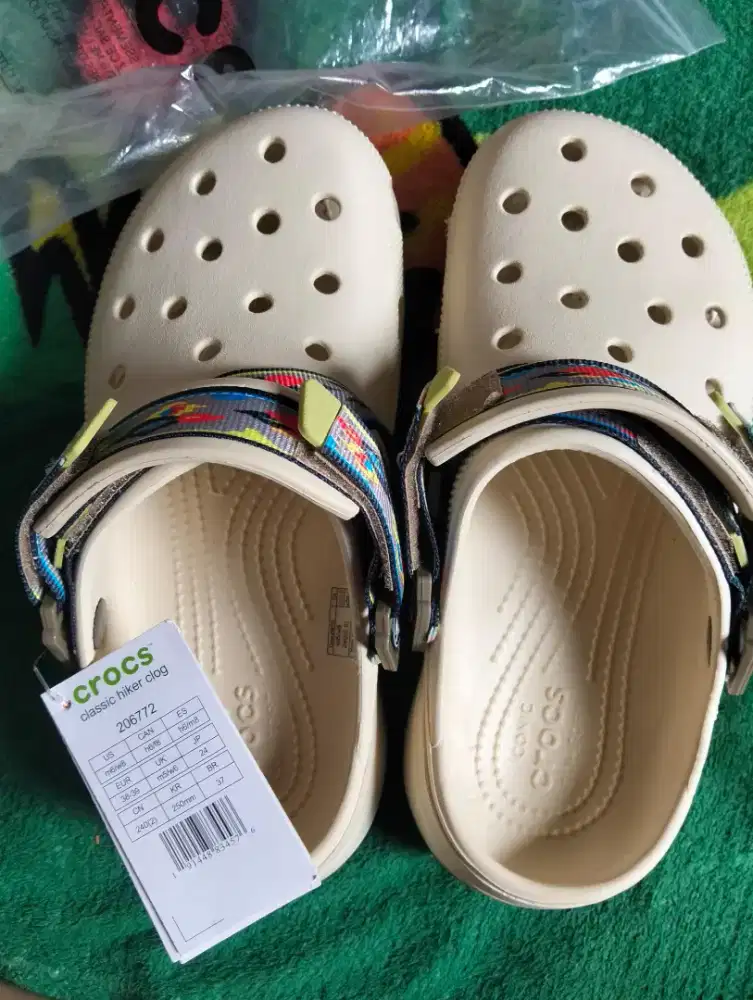 Sandal Crocs Wanita Ukuran 39