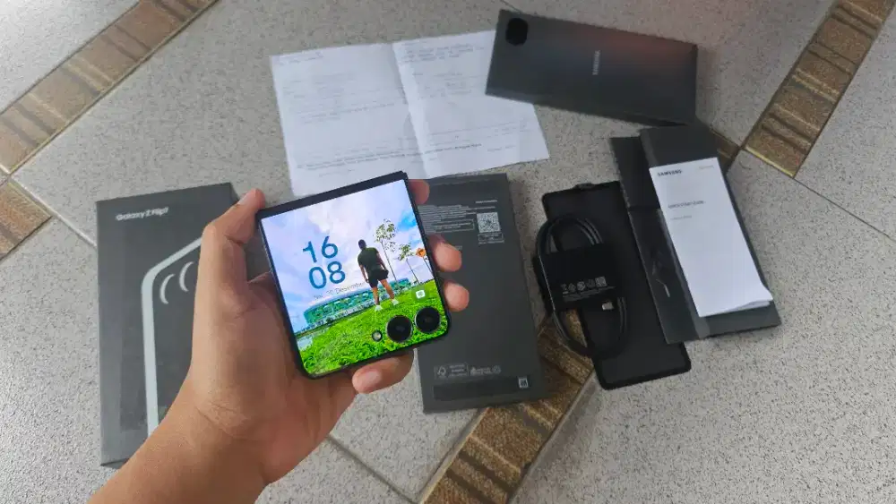 Samsung Z Flip 7 5G 12/256 JetBlack Mulus 99% Garansi Resmi 10 bln